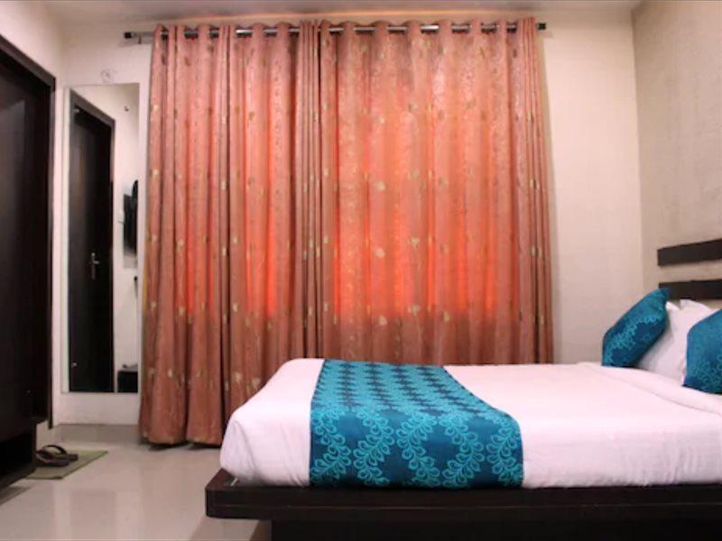Hotel Aarya Inn Rāipur Exterior foto